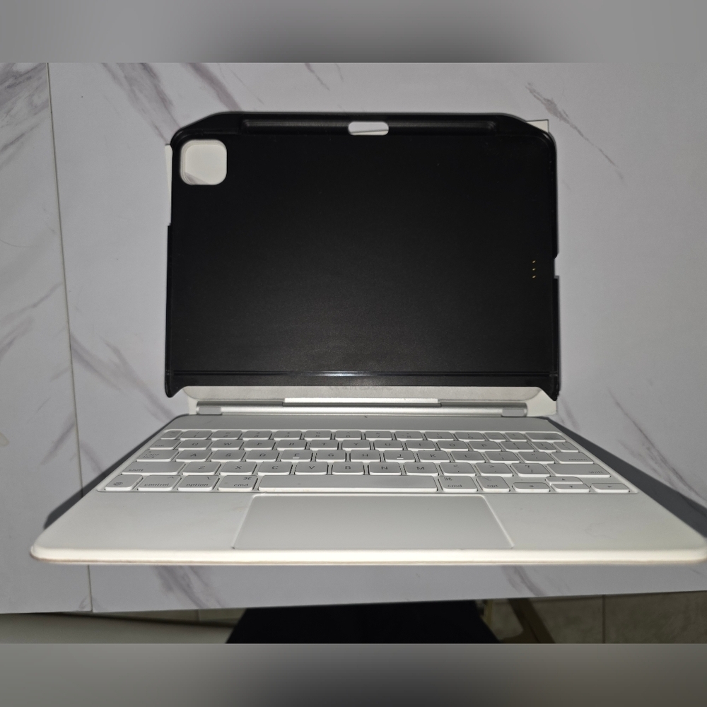 Apple iPad Magic Keyboard - Picture 6 of 7